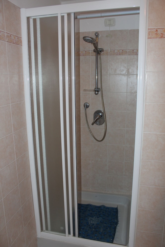 Room, 2 Bedrooms, Connecting Rooms, Tower photo 3