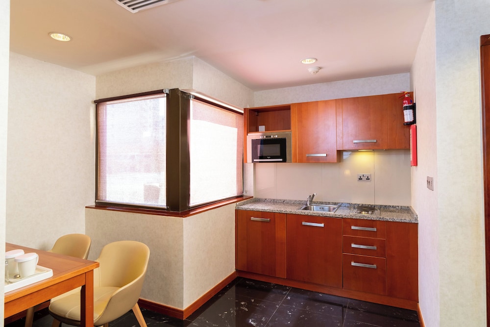 Suite, 1 Bedroom - Photo 17