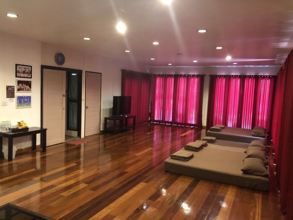 Family Room with Pool Side photo 3