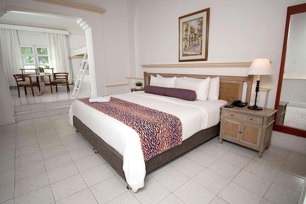 Family Room, Multiple Beds, Non Smoking - Photo 6