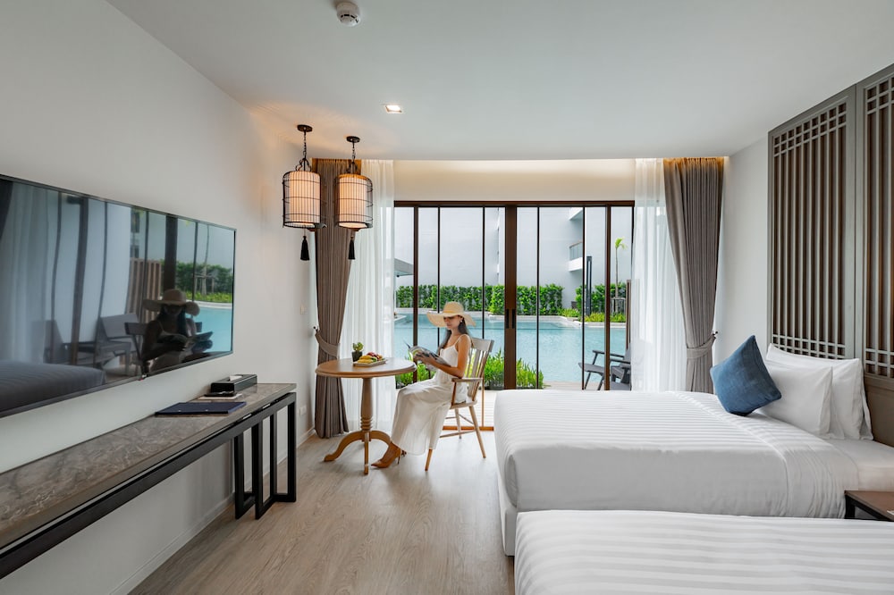 Deluxe Pool Access Room - Photo 7