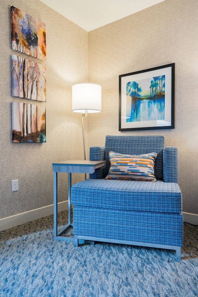 Room, 1 King Bed, Accessible, Bathtub (Hearing & Mobility) - Photo 2