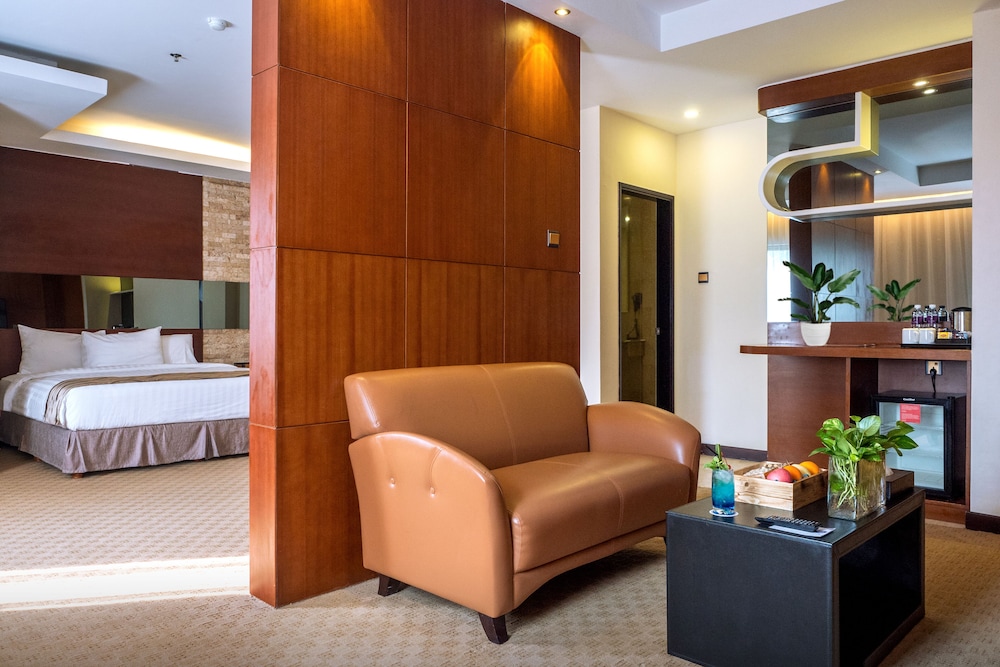 Junior Suite, 1 King Bed, City View photo 1