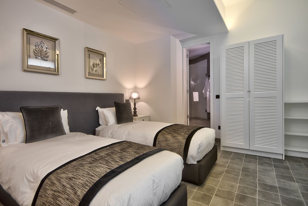 Deluxe Double or Twin Room, 1 Double Bed, Courtyard View photo 3