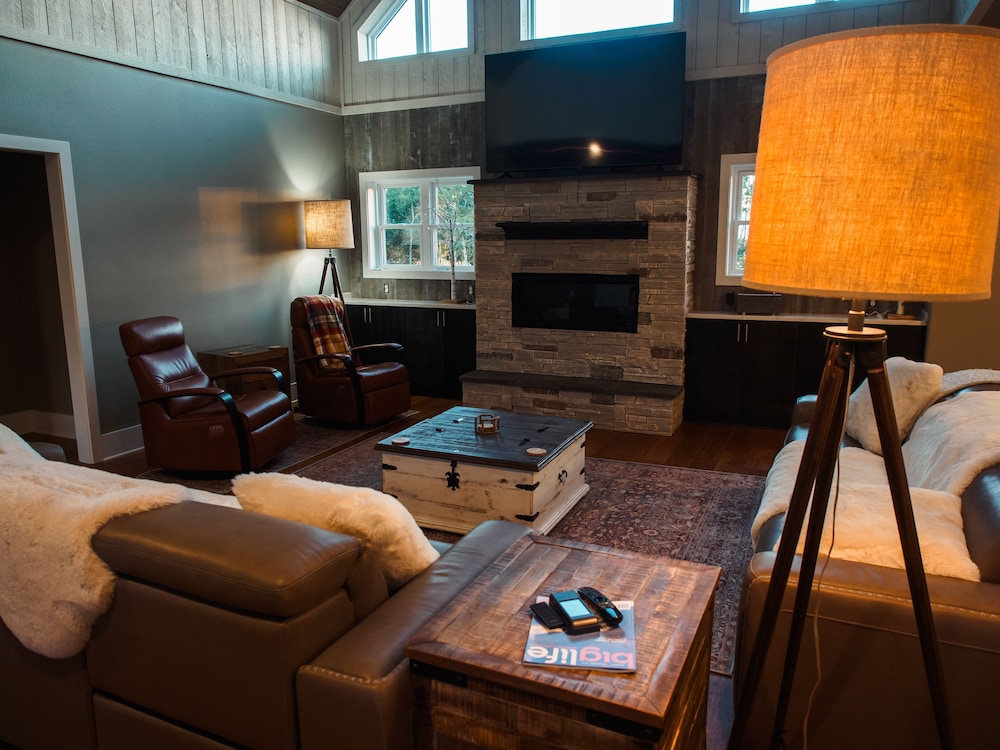Grand House, 3 Bedrooms, Fireplace, Mountain View photo 1
