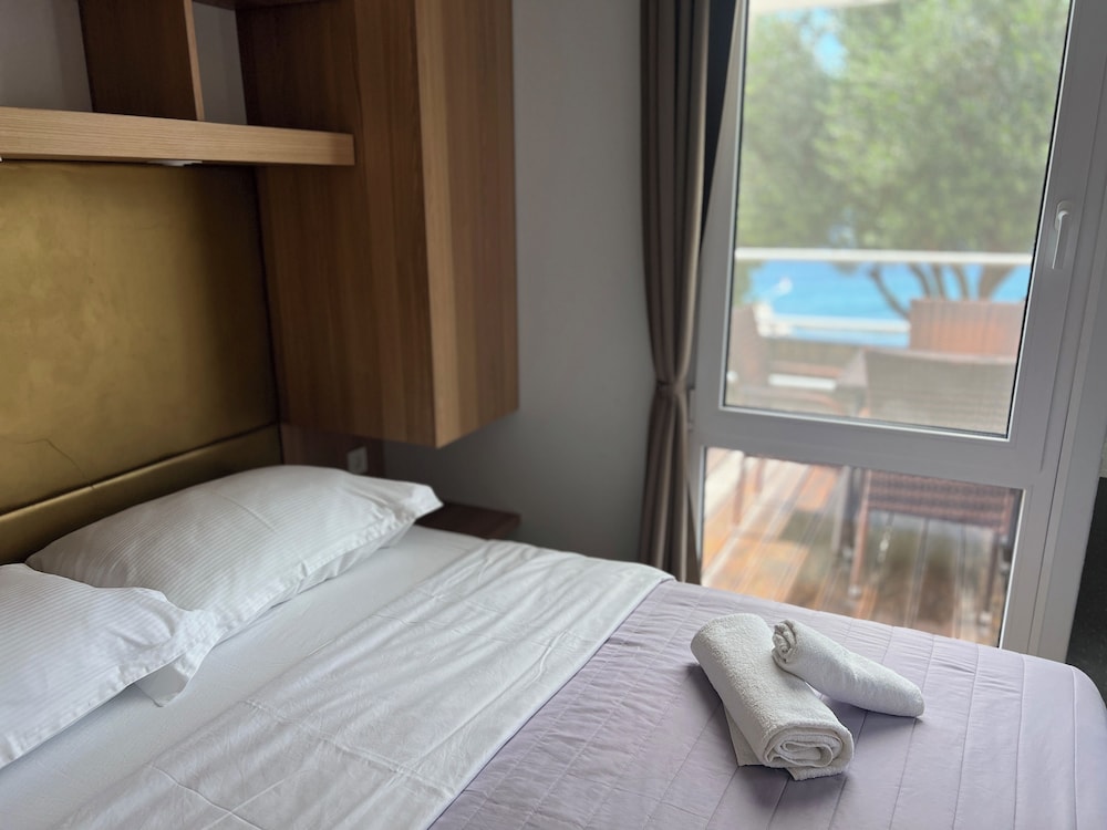 Mobile Home Superior, Sea view (6+2) photo 3