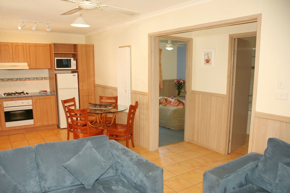 Standard Suite, 2 Bedrooms, Non Smoking, Kitchen (Admirals villa) photo 3