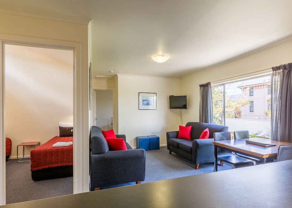 Three Bedroom Apartment thumbnail 5