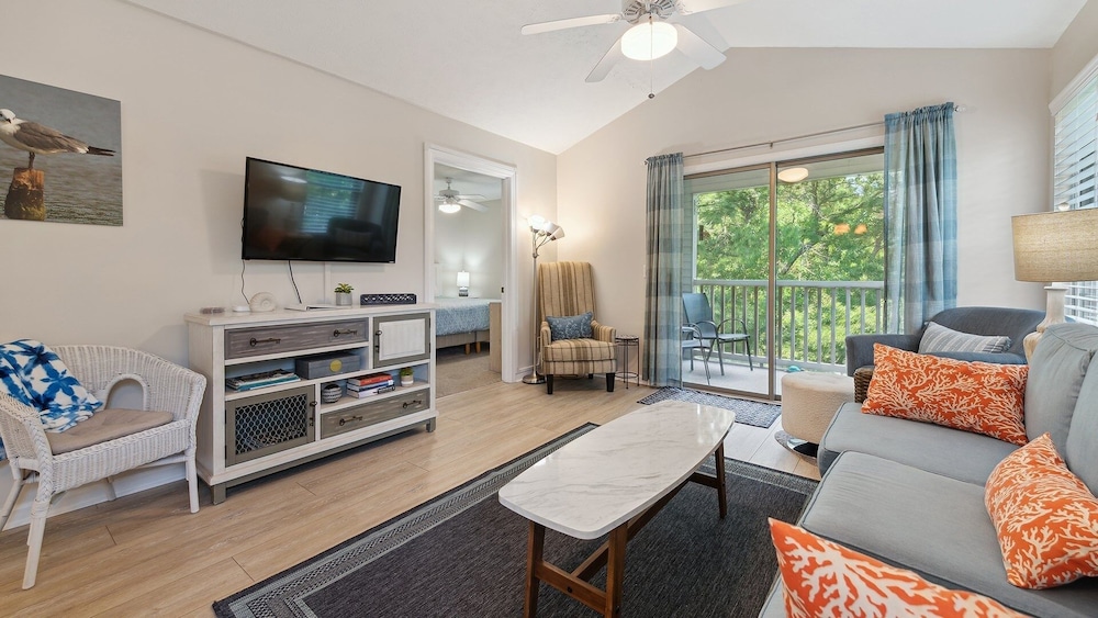 Condo, 2 Bedrooms