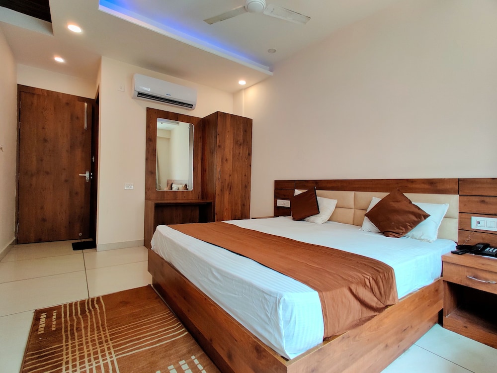 Deluxe Room - Photo 6