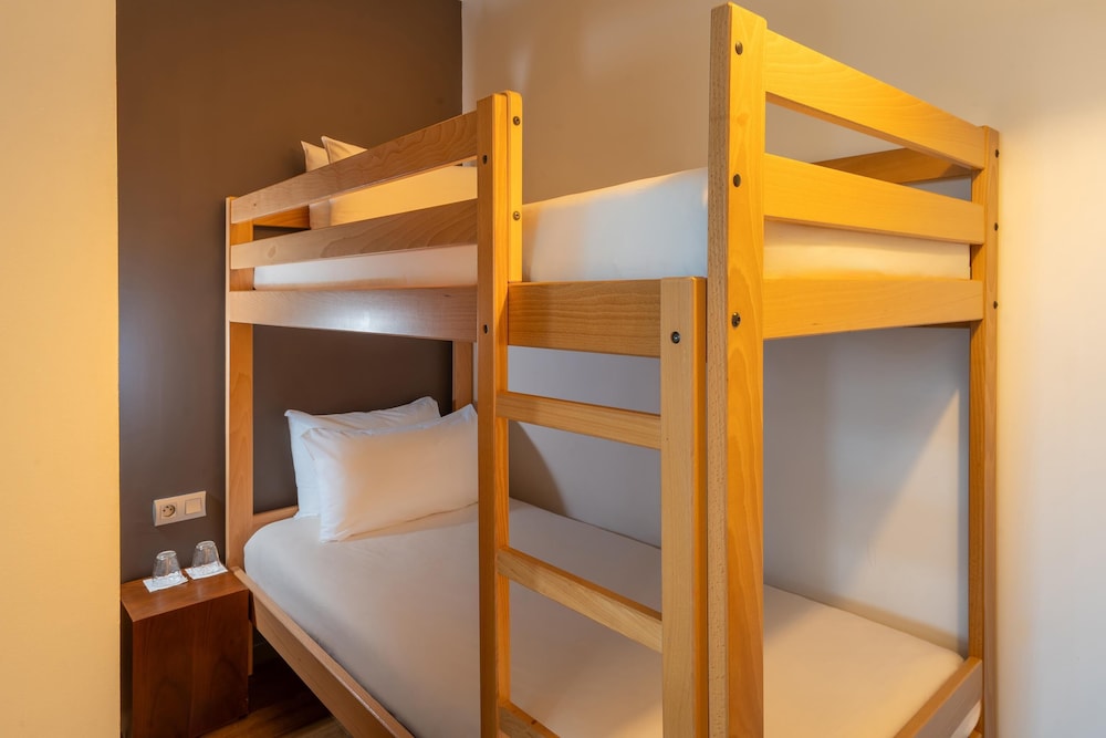 Family Room, Multiple Beds, Non Smoking - Photo 3