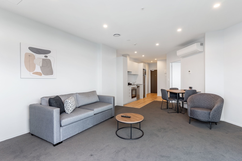 Deluxe Apartment, 1 Bedroom, Kitchen (Top Floor, Non-Motorway Facing) - Photo 7