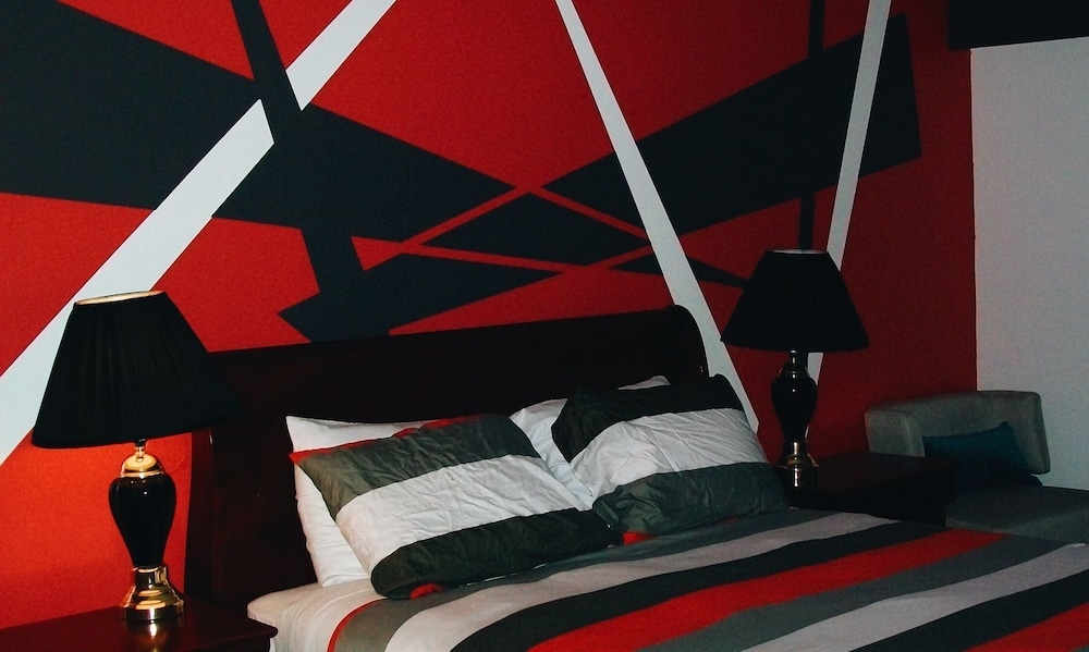 Executive Suite, 1 Queen Bed, Accessible photo 2