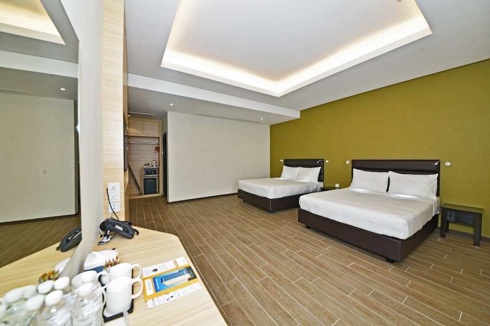 Executive Quadruple Room photo 3