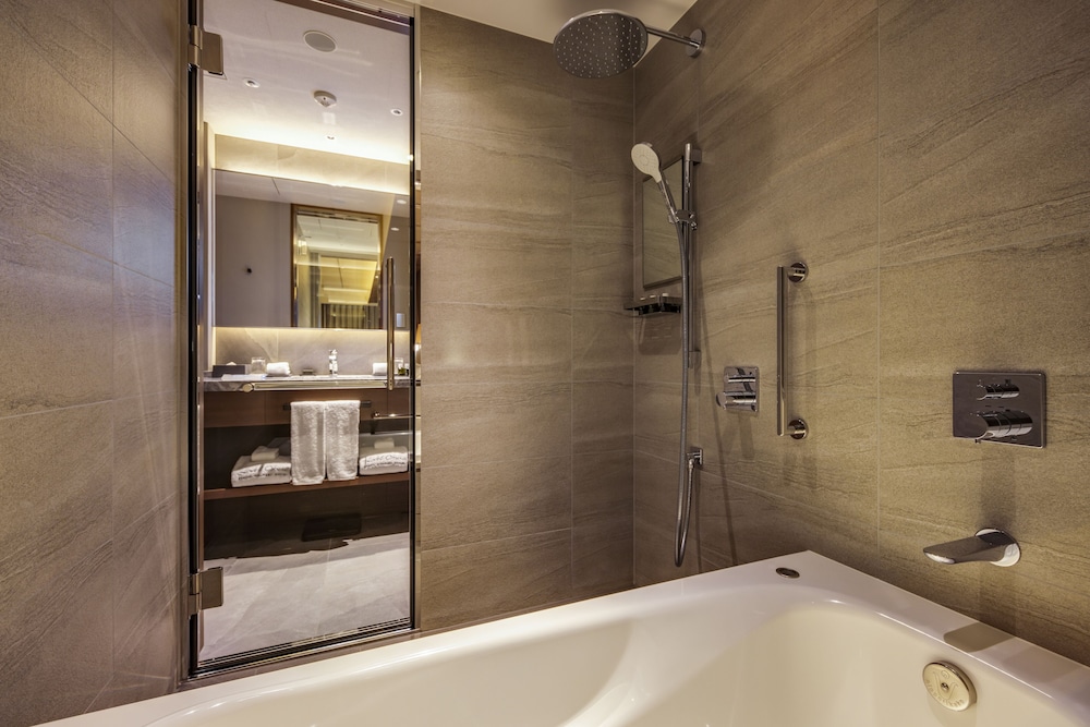 Deluxe Triple Room, Non Smoking - Photo 7