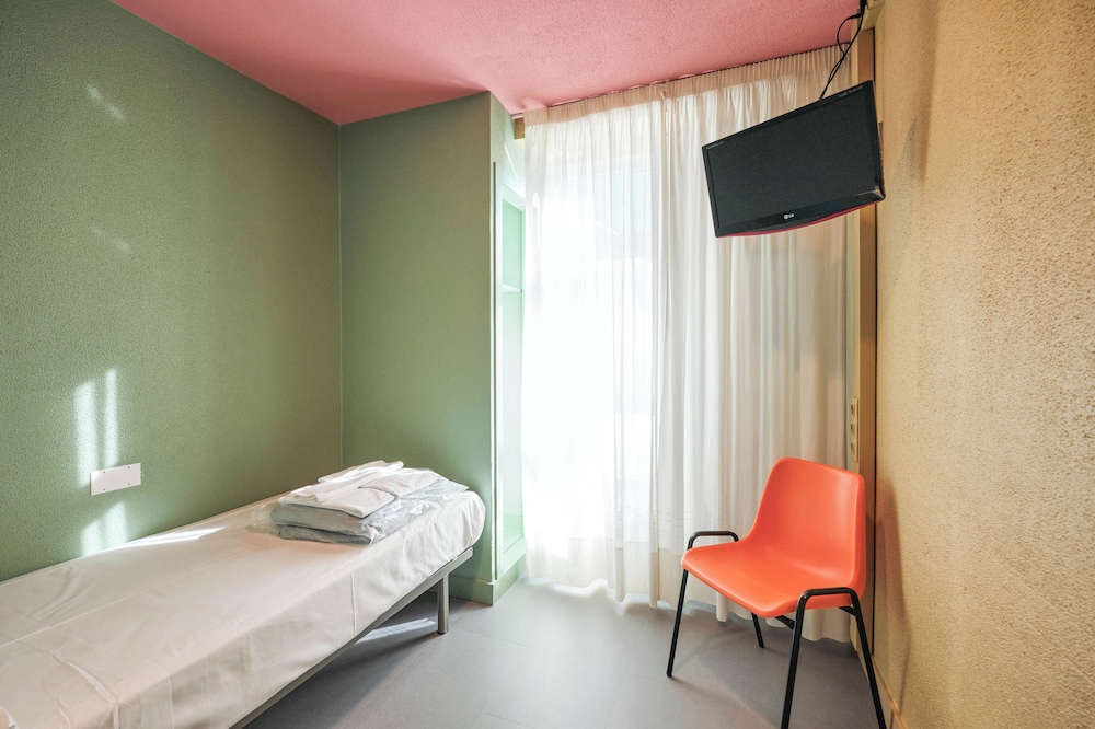 Basic Single Room photo 2