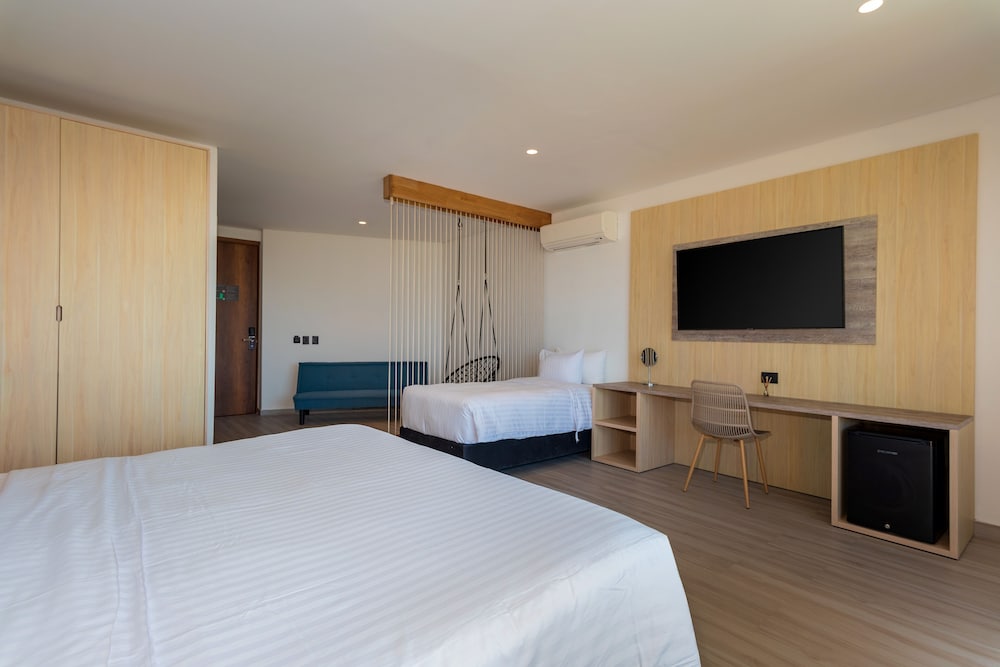 Suite, Balcony - Photo 2