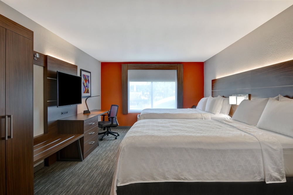 Standard Room, 2 Queen Beds - Photo 1