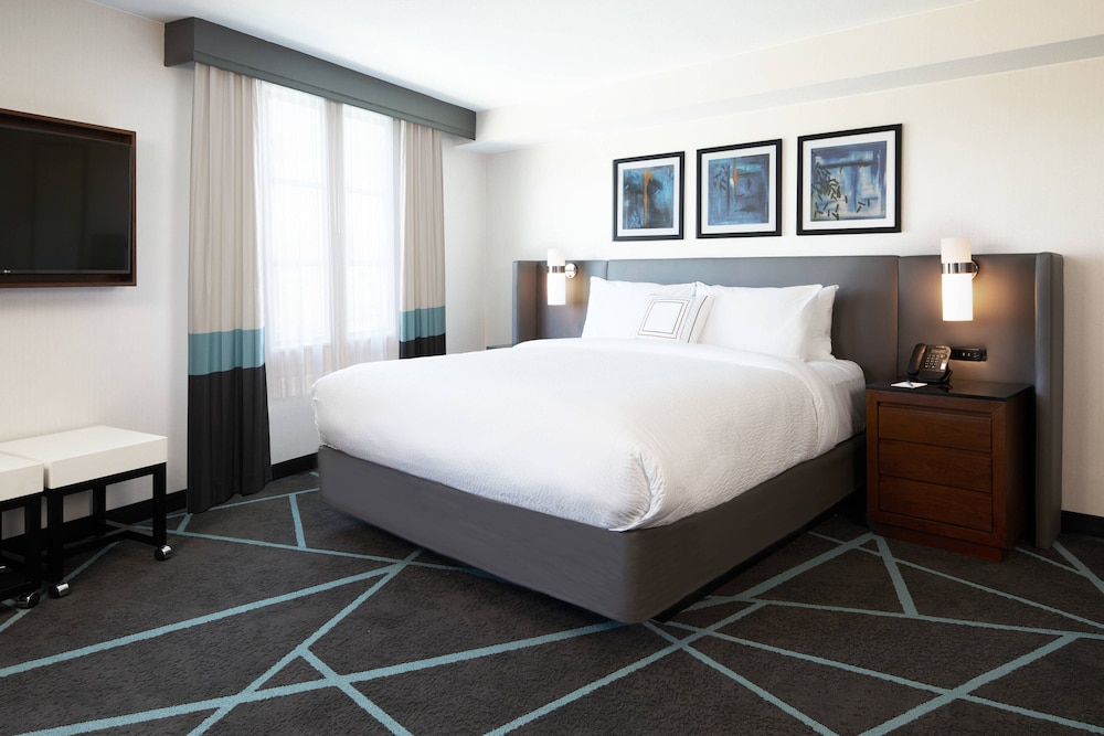 Executive Suite, 1 Bedroom (Mobility Accessible, Tub) photo 3