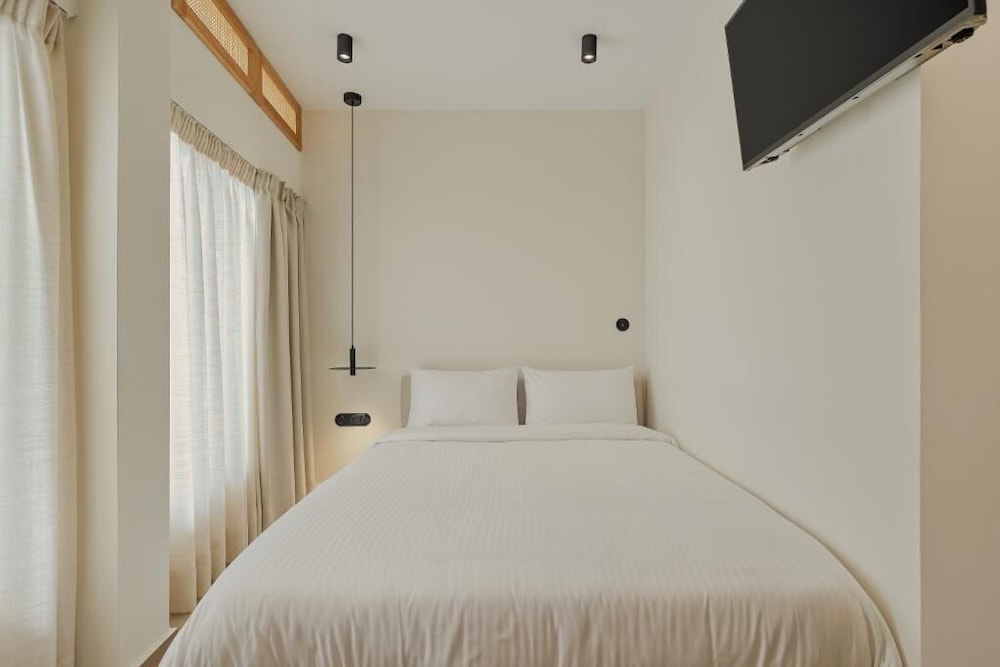 Deluxe Double Room (11)