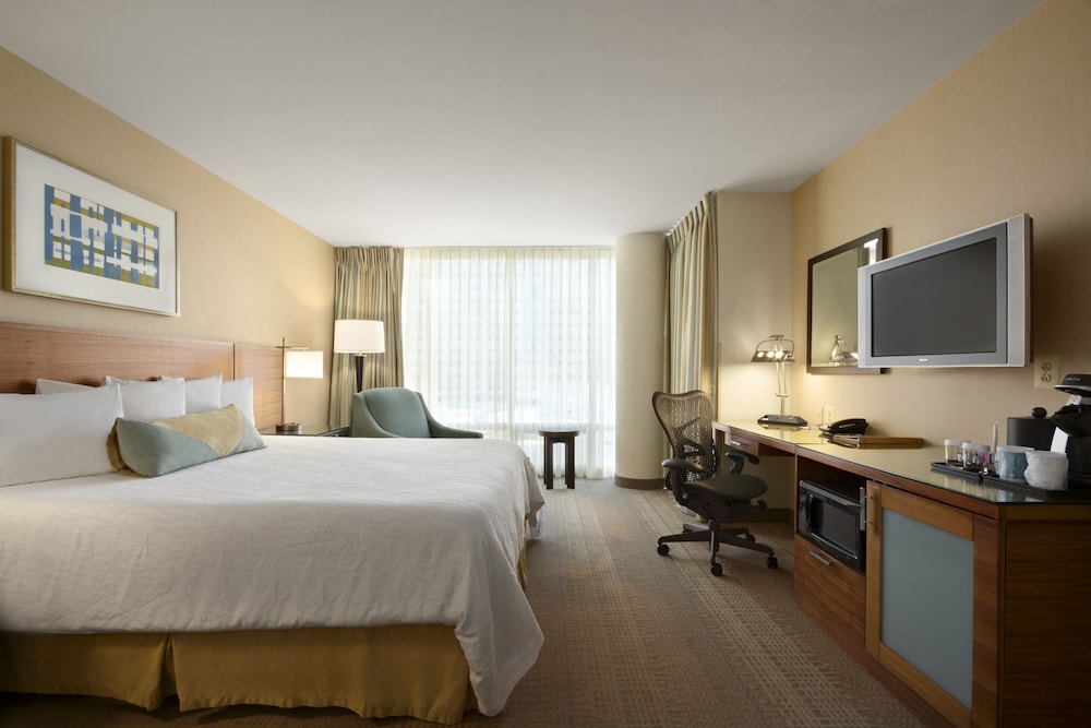 Room, 1 King Bed, Accessible, Bathtub (Snacks) - Photo 1