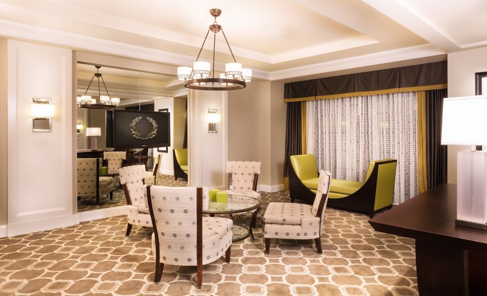 Octavius Premium Suite King - Photo 1