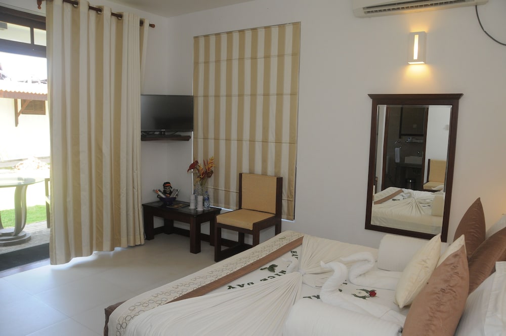 Deluxe Double Room, Refrigerator, Beach View photo 3