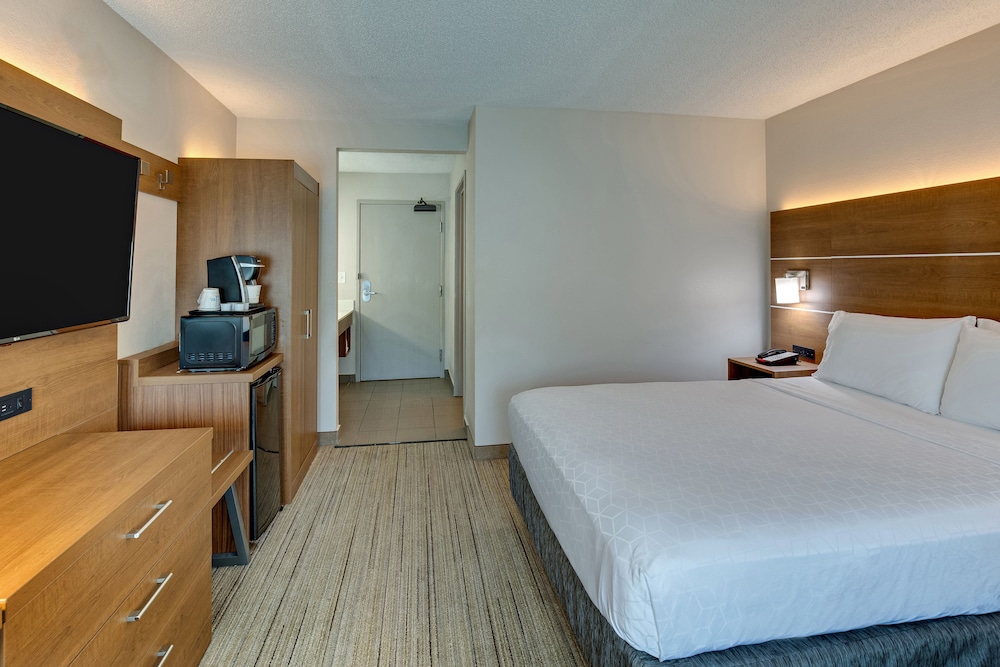 Standard Room, 1 King Bed - Photo 1