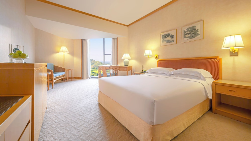 Superior Room 1 King Bed, River View photo 1