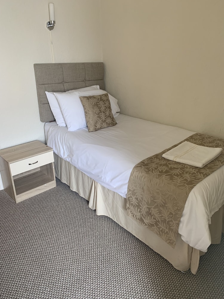 Single Room, Shared Bathroom