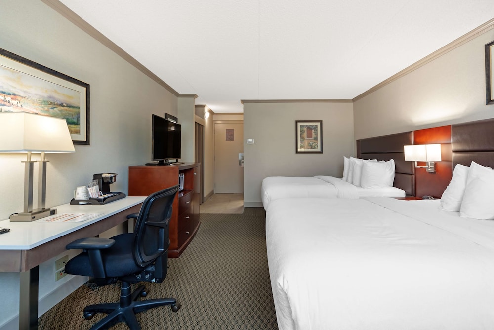 Standard Room, 2 Queen Beds, Non Smoking, Fireplace photo 3