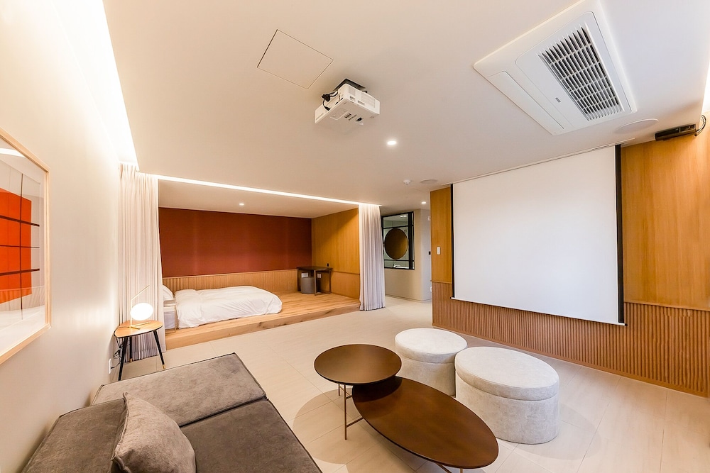 Family Studio Suite - Photo 2