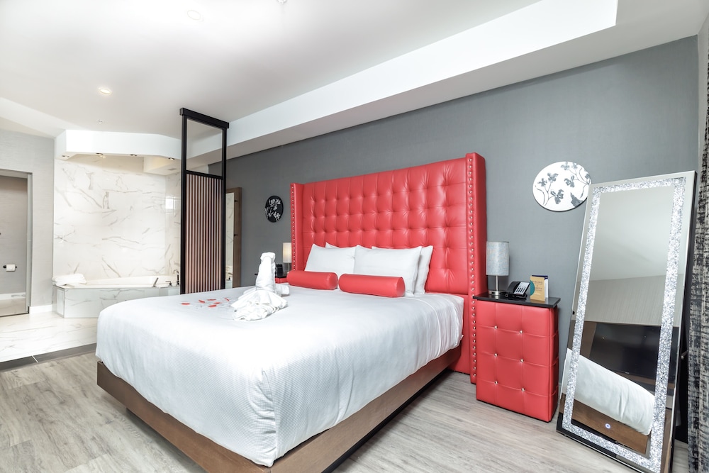 Suite, 1 King Bed with Sofa bed (Specialty) - Photo 1