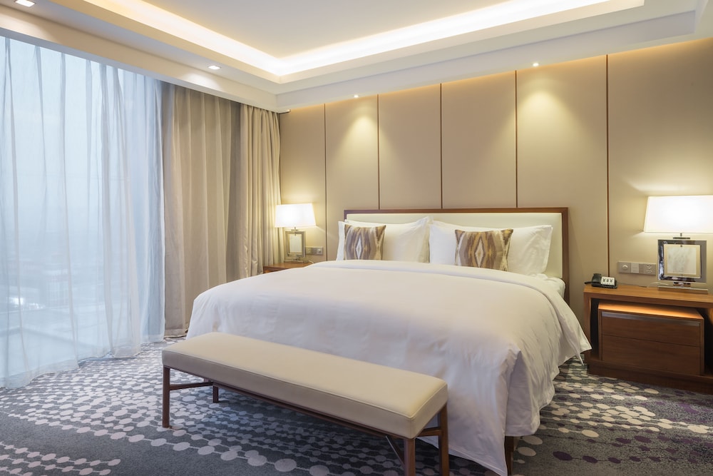 Club Suite, 1 Bedroom, Accessible, Club Lounge Access (Dining Area) - Photo 6