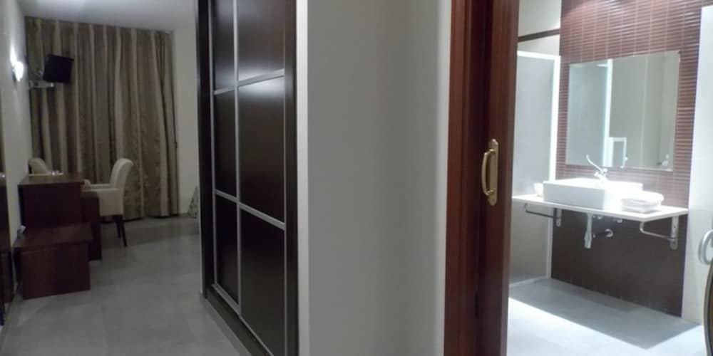 Single Room photo 3