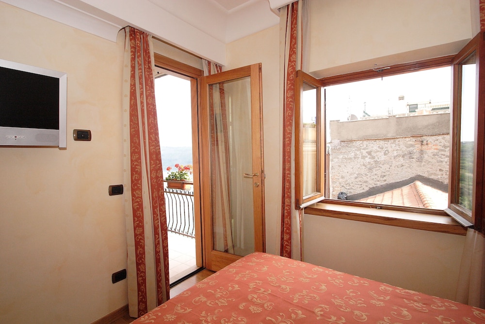 Double Room, Lake View - Photo 4