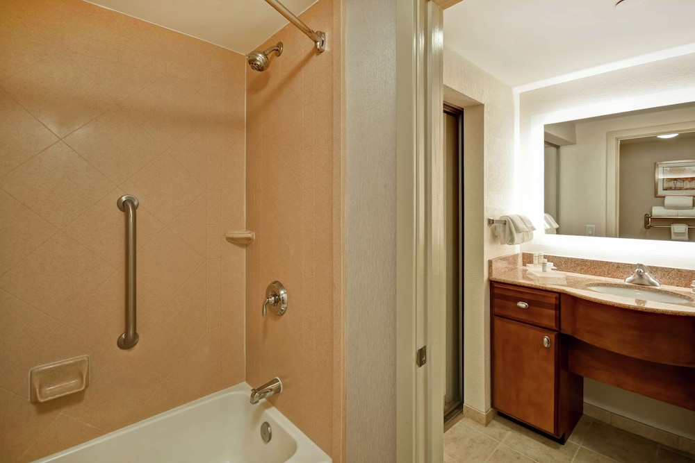 One Bedroom Suite, Two Double Beds, Non-Smoking - Photo 8