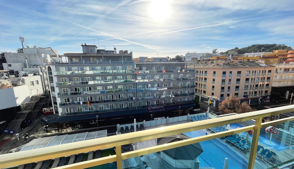 Superior Triple Room, Balcony photo 3