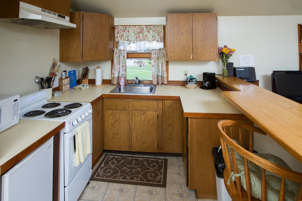 Classic Cottage, Private Hot Tub (Garden Cottage) photo 3