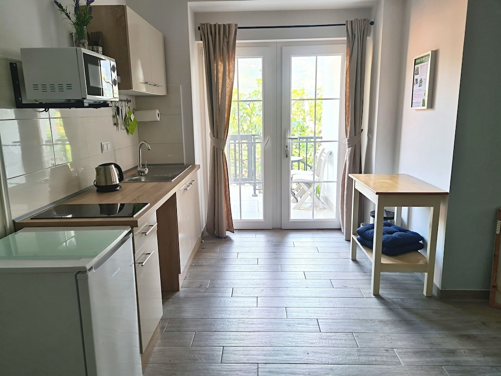 Apartment, 1 Bedroom, Terrace, Garden View (B) photo 3