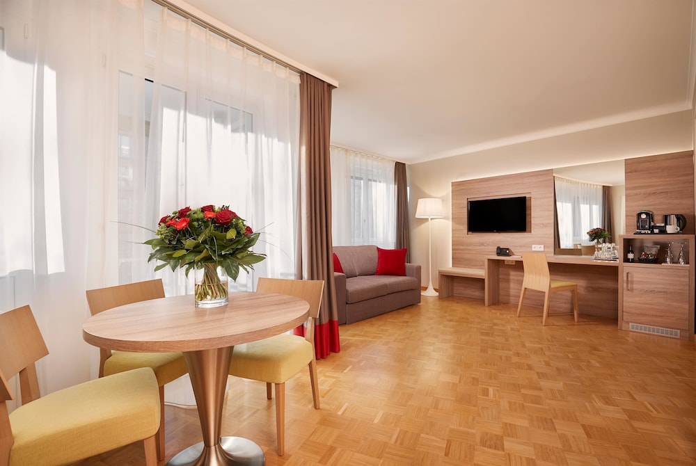 Junior Suite, 1 Bedroom, Club Lounge Access