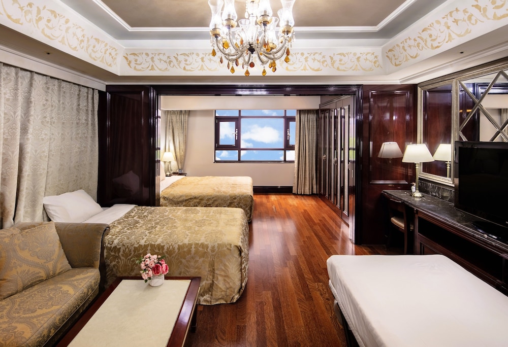 [For 4] Sapphire Quad Room - Photo 1