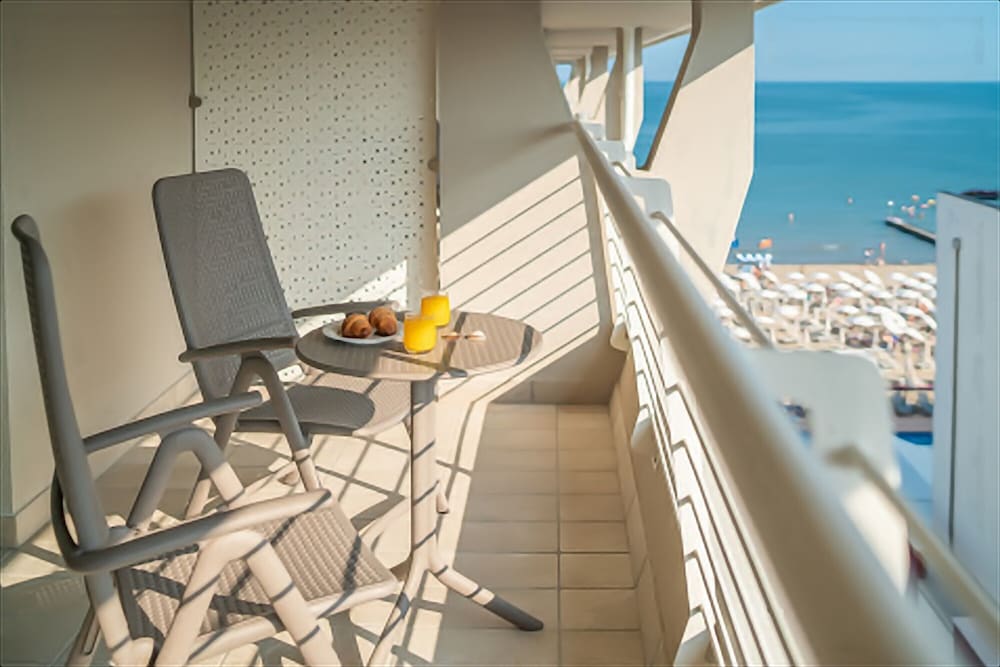 Superior Triple Room, Partial Sea View - Photo 6