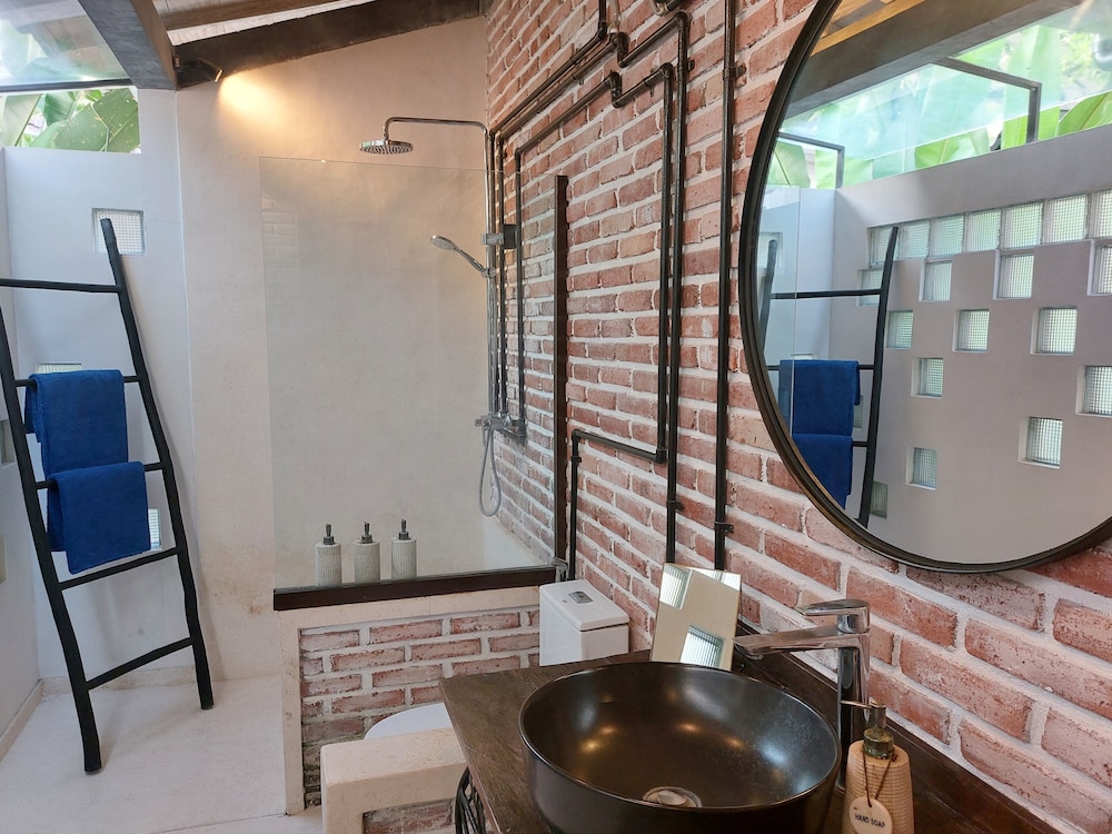 Deluxe Double or Twin Room, 1 King Bed, Accessible, Private Pool photo 3