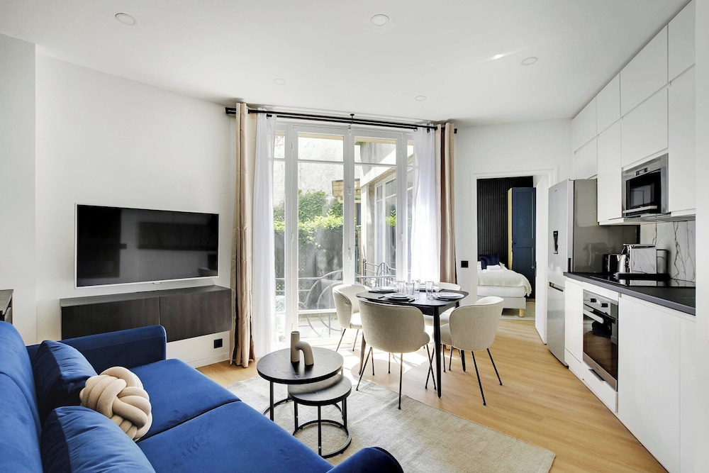 Apartment photo 2