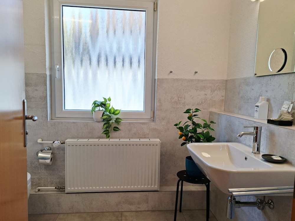 Exclusive Twin Room, Private Bathroom, Lake View photo 2