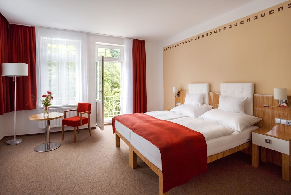 Suite - Photo 1