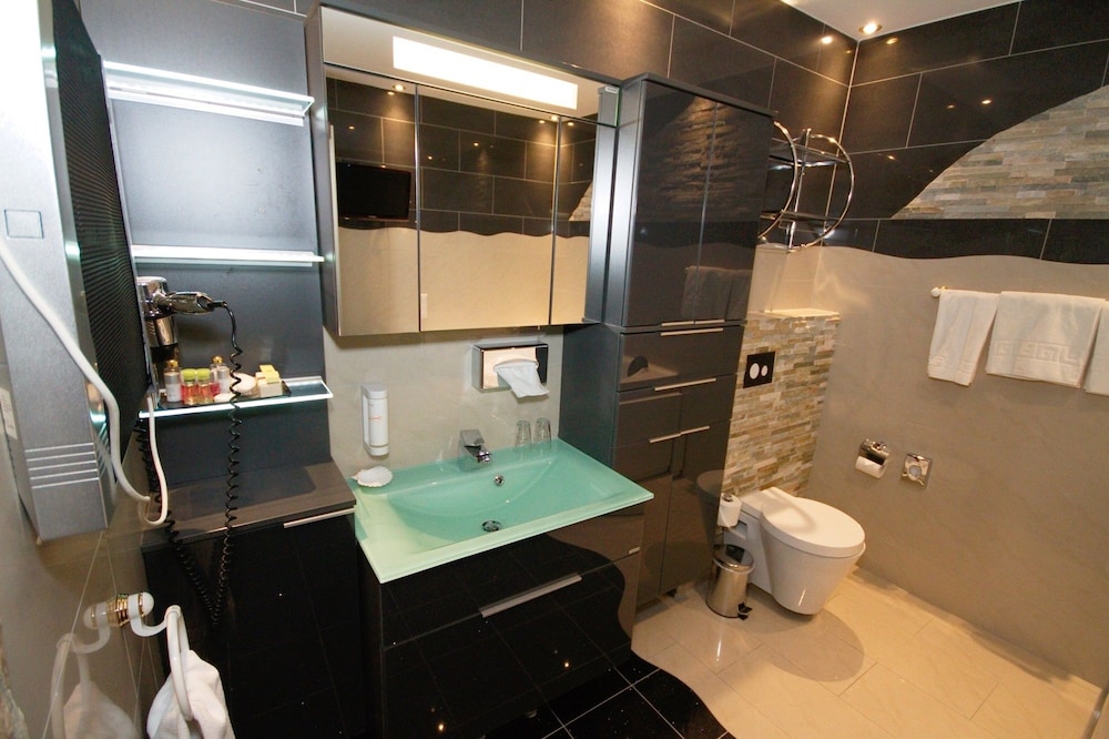 Senior Suite - Photo 5