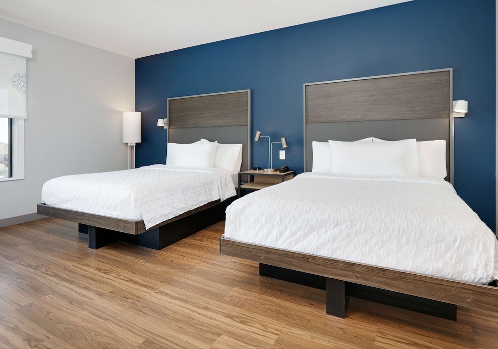 Room, 2 Queen Beds, Accessible, Bathtub - Photo 4