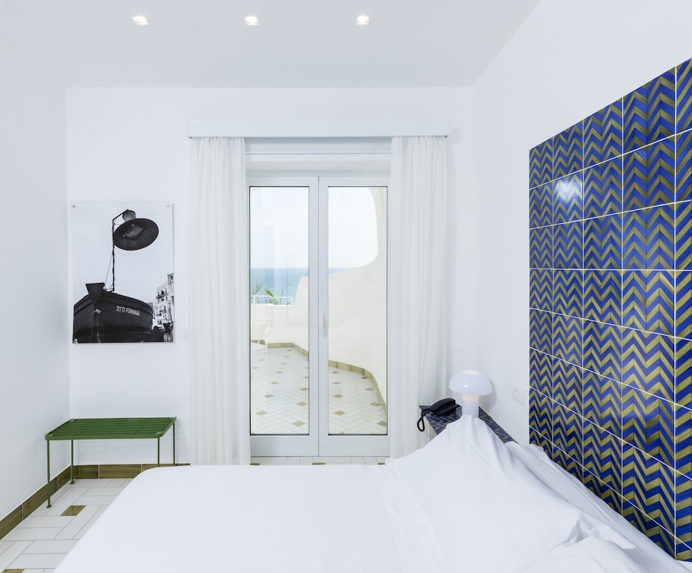 Superior Room, Sea View - Photo 7